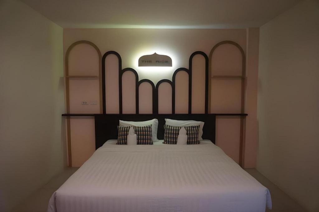 The Rice Hotel Roi Et Esterno foto