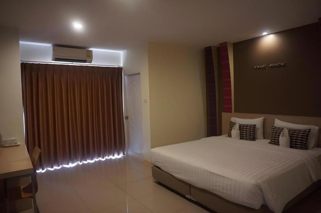 The Rice Hotel Roi Et Esterno foto