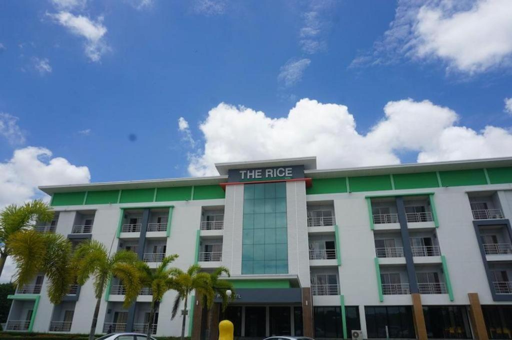 The Rice Hotel Roi Et Esterno foto