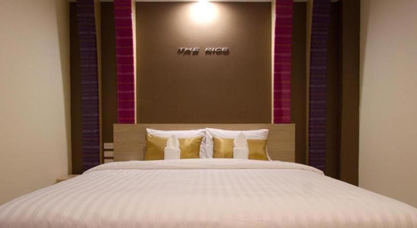 The Rice Hotel Roi Et Esterno foto