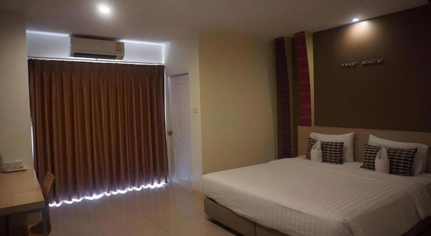 The Rice Hotel Roi Et Esterno foto